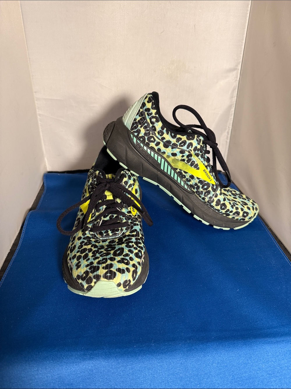 Brooks Leopard-Print Lime Athletic Sneakers with Black Accents women’s 8.5